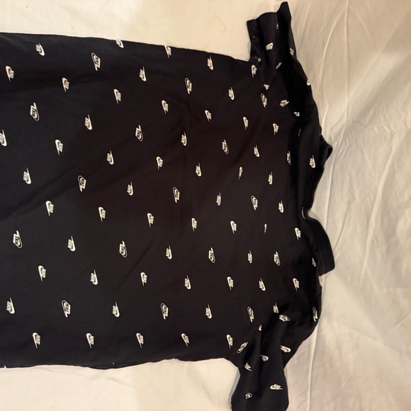 Nike Black and White Kids Short Sleeve Tee - Picture 3 of 4